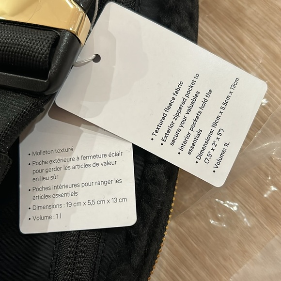 NEW fuzzy fleece sherpa Lululemon lulu belt bag - black with gold - 1 L 1L - Picture 5 of 5